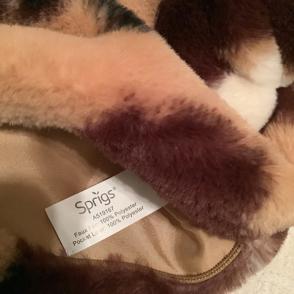 SPRIGS Faux Fur Pull thru Scarf with Zippered Pocket. NWOT - Picture 6 of 6